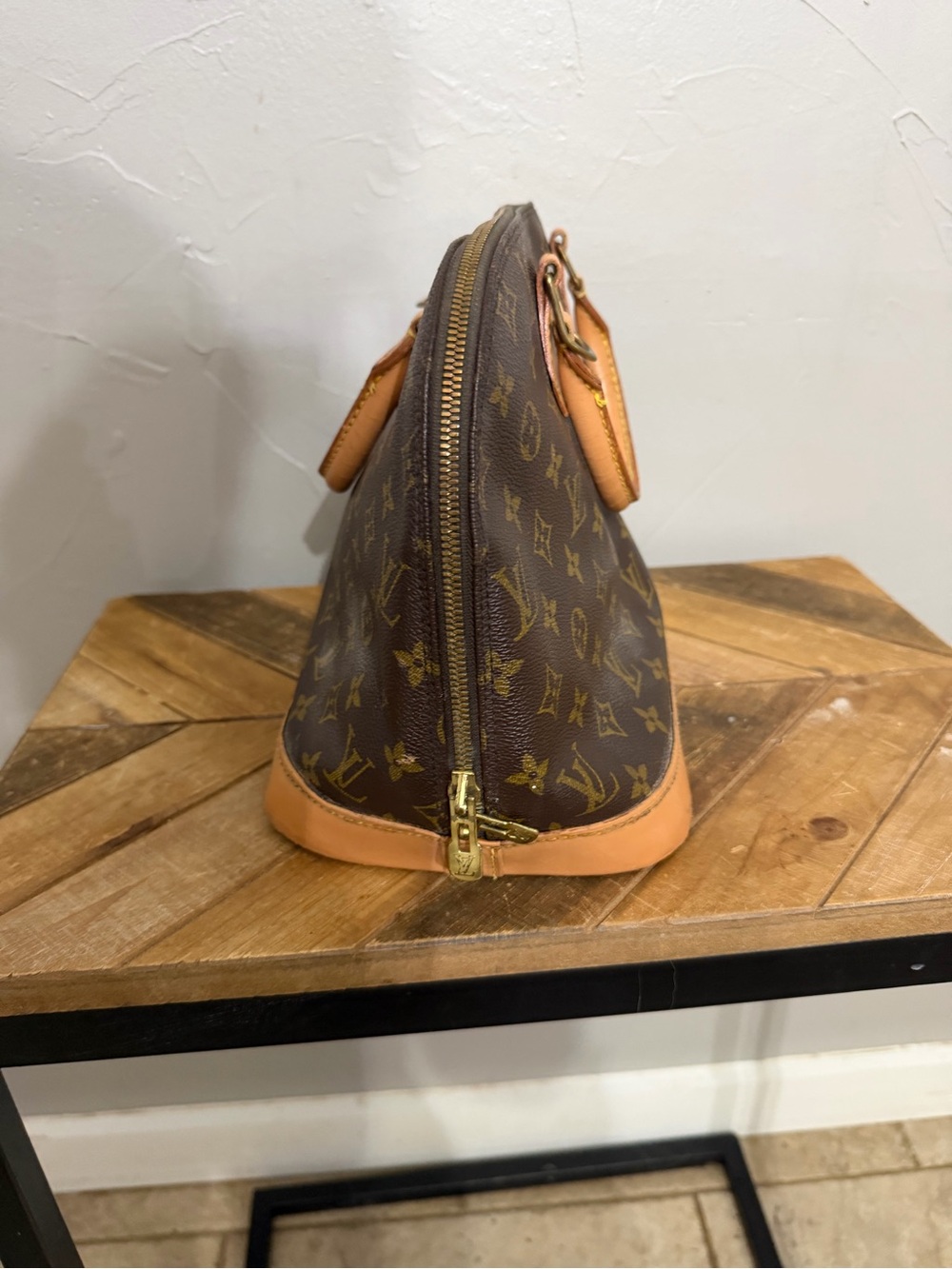 Louis Vuitton Monogram Alma PM - Picture 10 of 11